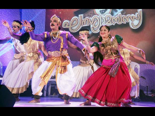 വിനീതും ലക്ഷ്മി ഗോപാലസ്വാമിയും