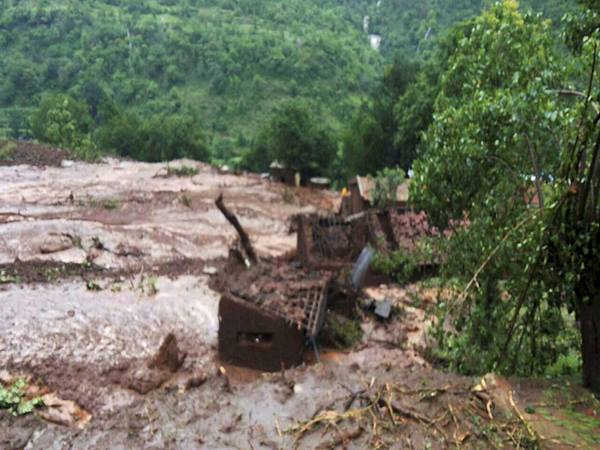 തകര്‍ന്ന വീട്