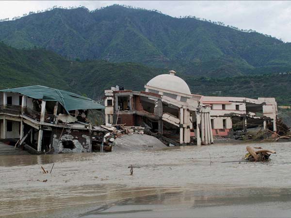 തകര്‍ന്നുപോയി