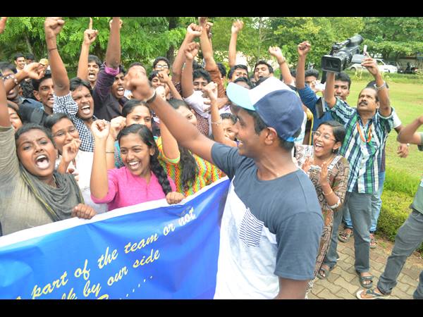 ആവേശം അലതല്ലി ആവേശം അലതല്ലി