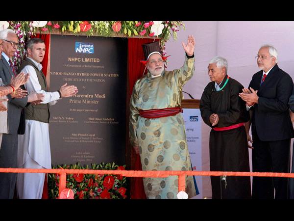 മോടിയോടെ മോദി