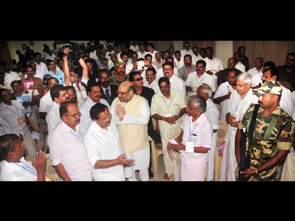 മുരളീധരനെ വീഴ്ത്താന്‍