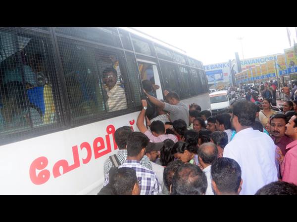 കുടുങ്ങിയവര്‍ കുടുങ്ങി