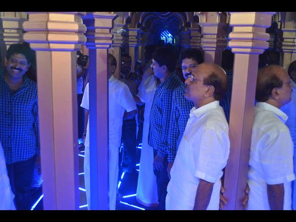 മാന്ത്രികക്കൊട്ടാരത്തില്‍