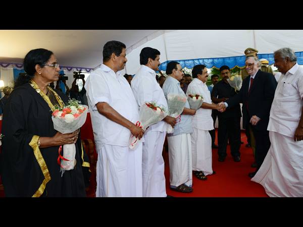 എല്ലാരും ഉണ്ട്