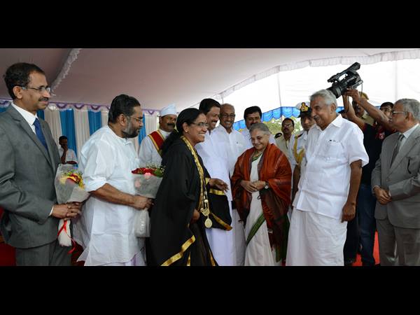 മേയറും എത്തി