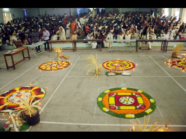 പൊന്നല്ല പൂവാണ്