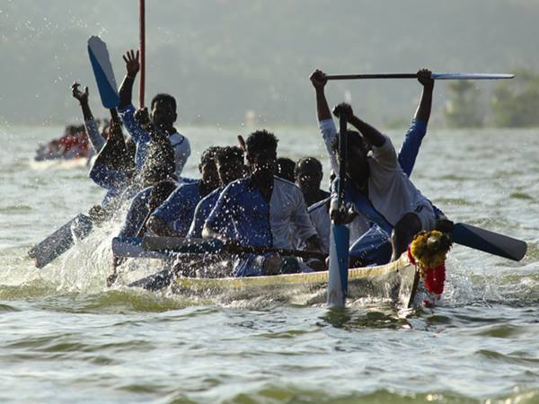 വെള്ളം കളിയല്ല, വള്ളം കളി