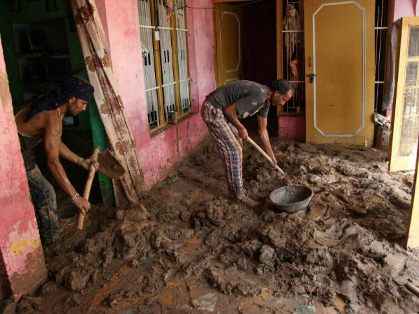 മണ്ണടിഞ്ഞ വീടുകള്‍