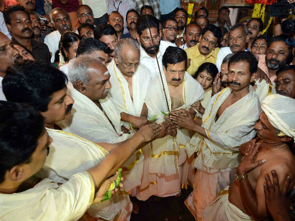 ഉടവാള്‍ കൈമാറ്റം