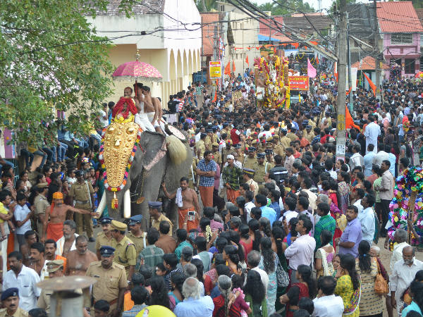 നവരാത്രിയ്ക്ക് തുടക്കം