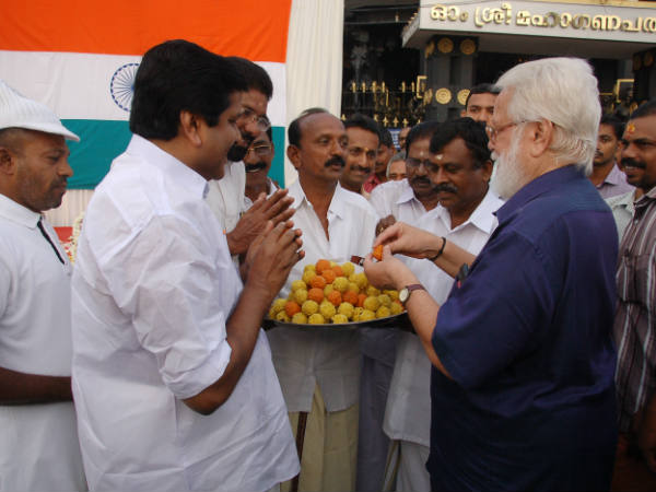 പ്രസാദ വിതരണം