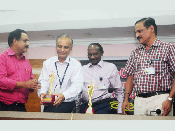 ഉപഹാരം നല്‍കി