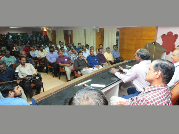 പത്രപ്രവര്‍ത്തകരുടെ ആദരം