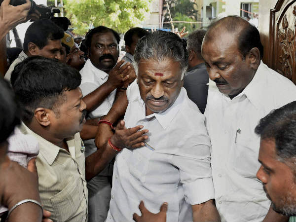 രാഷ്ട്രീയത്തിലേക്ക് രാഷ്ട്രീയത്തിലേക്ക്