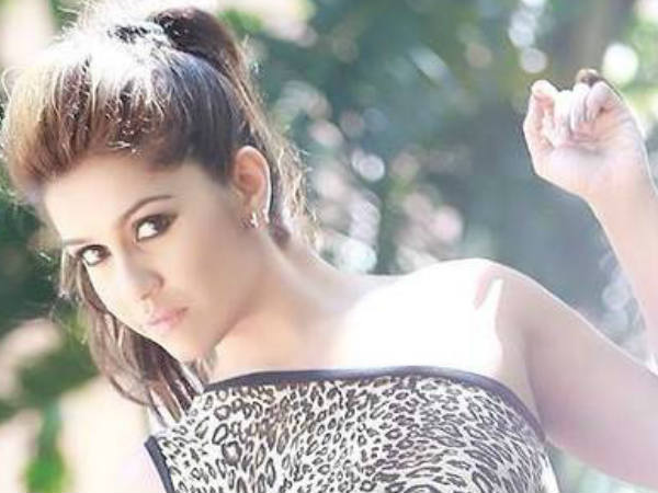 ഫുട്ബോള് അറിയില്ല ലെസ്ബിയന്സിനെ അറിയാം ഫുട്ബോള് അറിയില്ല ലെസ്ബിയന്സിനെ അറിയാം