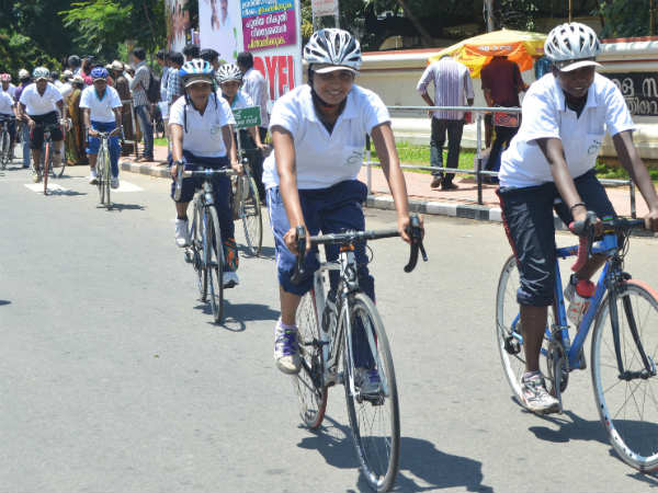 ആശാന്‍ സ്‌ക്വയറില്‍ നിന്ന്