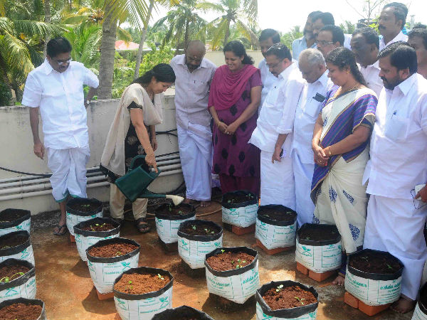 നേതാക്കളിലേയ്ക്കും