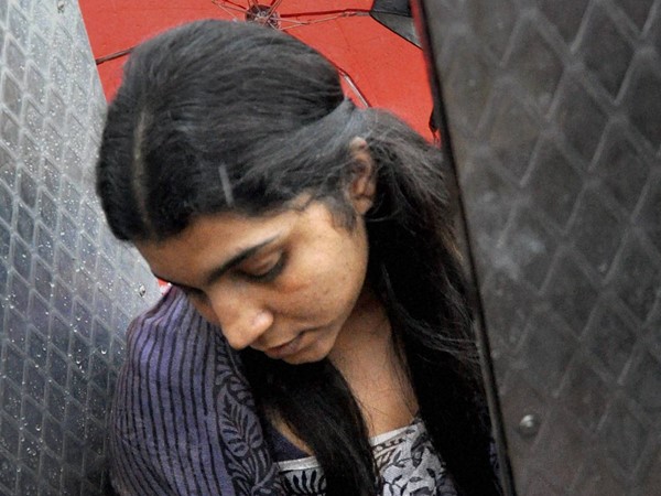 ആരെ കുടുക്കാന്‍