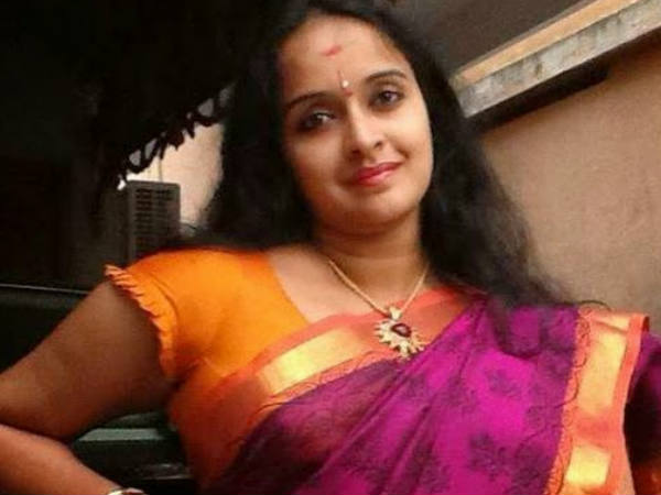 പുസ്തകവും എഴുതുന്നു