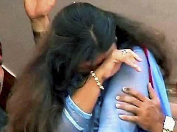 അച്ഛനില്ലാതെ...