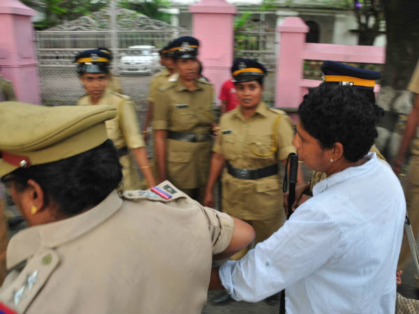 സദാചാര'പോലീസ്'