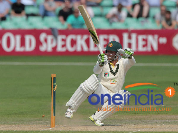 കളി നിര്‍ത്തി, ഹ്യൂസ് ആശുപത്രിയില്‍