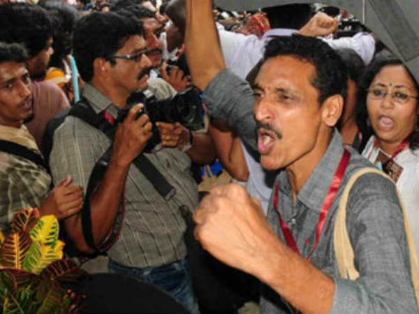 ചുംബിച്ച് ചുംബിച്ച് തലസ്ഥാനത്തും