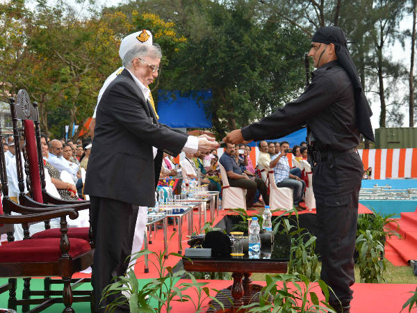 ഗവര്‍ണര്‍ക്ക് ആദരം