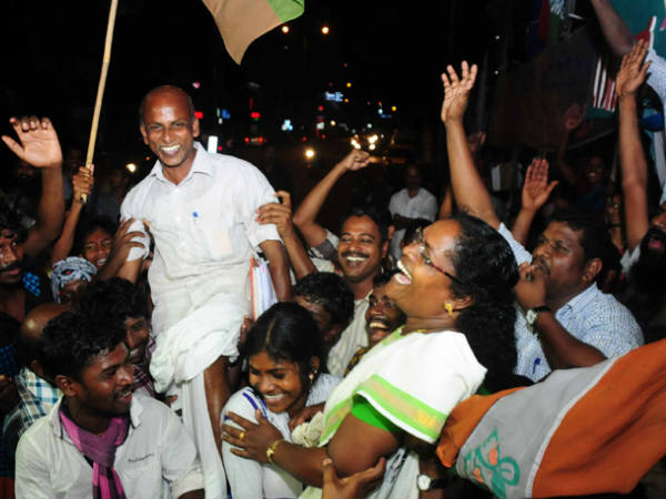 ആഹ്‌ളാദ പ്രകടനം