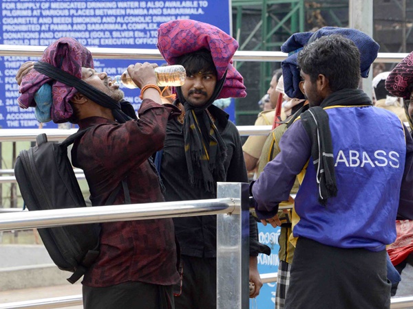 അന്യ സംസ്ഥാനക്കാര്‍