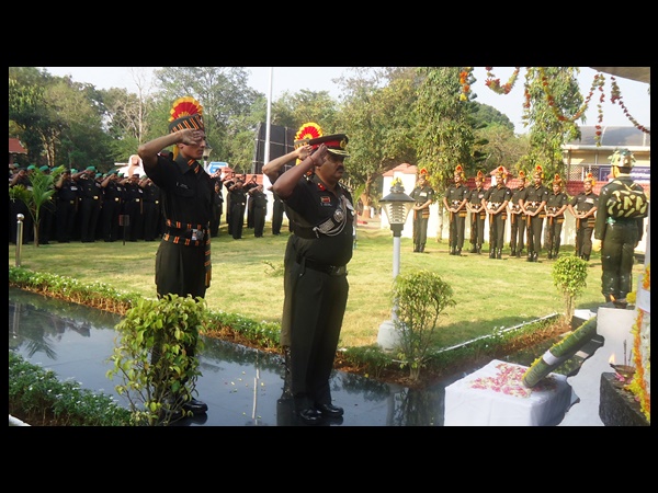 സൈനികാസ്ഥാനത്ത് ഗംഭീര പരേഡ്
