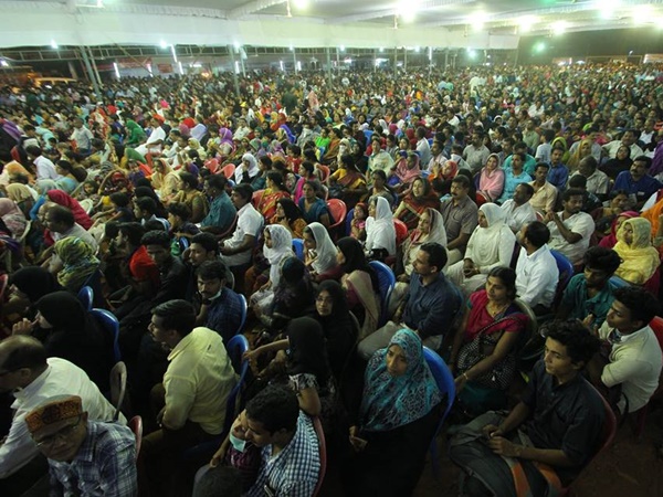 സദസ്സുകള്‍ നിറഞ്ഞു