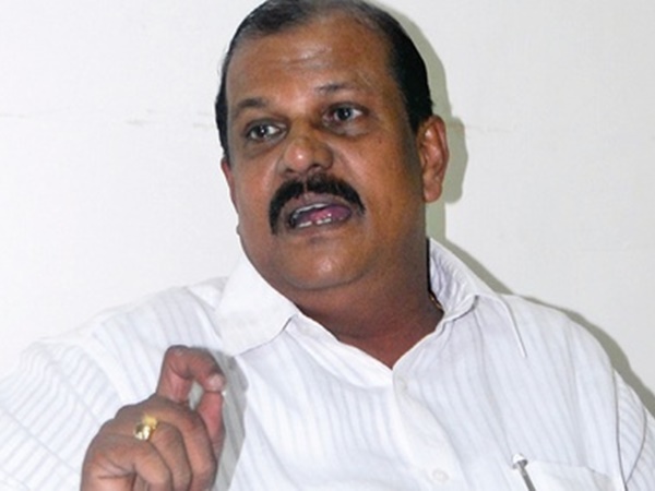 രണ്ട് തോണിയില്‍ കാലിട്ട് ജോര്‍ജ്ജ്