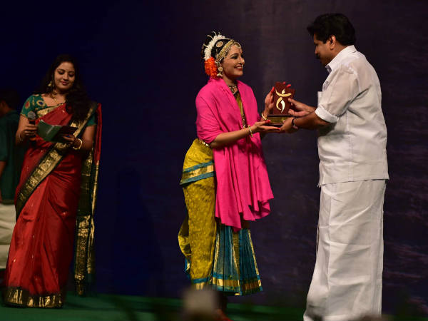 ആദരിച്ചു