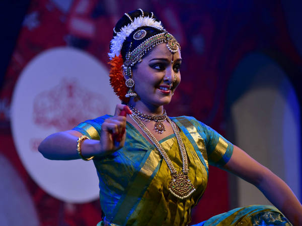 വീണ്ടും ചിലങ്ക കെട്ടി മഞ്ജു