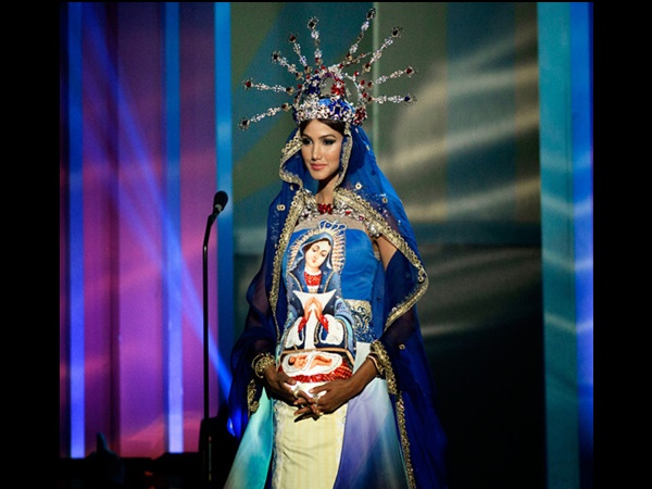 മാതാവിനെ ഹൃദയത്തില് ചേര്ത്ത് മാതാവിനെ ഹൃദയത്തില് ചേര്ത്ത്