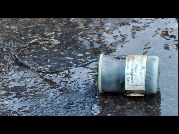 ജല പീരങ്കിയും കണ്ണീര്‍വാതകവും