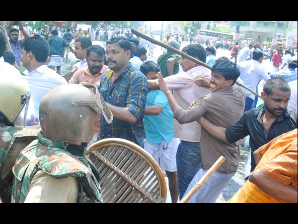 മാര്‍ച്ചില്‍ സംഘര്‍ഷം