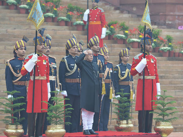 രാഷ്ട്രപതി സല്യൂട്ട് സ്വീകരിക്കുന്നു