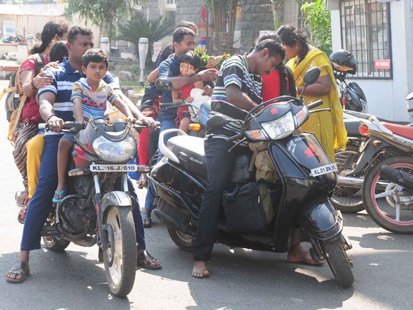 ഇരുചക്രവാഹനങ്ങള്‍ ഓടി