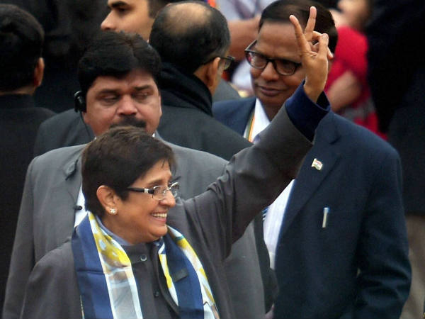 എന്തിനാണ് കിരണ്‍ ബേദി