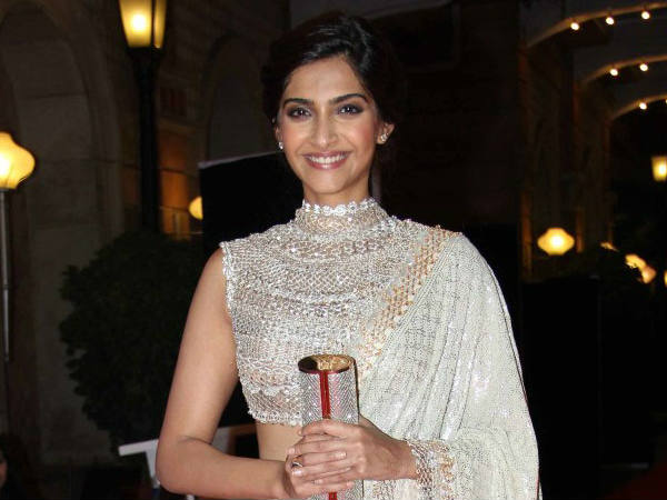 പാര്ട്ടിയ്ക്ക് ധരിച്ചത് പാര്ട്ടിയ്ക്ക് ധരിച്ചത്