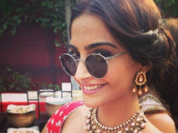 ഡയമണ്ട് നെക്ലേസ് മോഷണം പോയി ഡയമണ്ട് നെക്ലേസ് മോഷണം പോയി