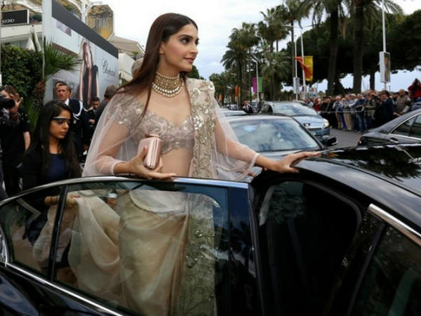 അലമാരയില് നിന്നും അലമാരയില് നിന്നും