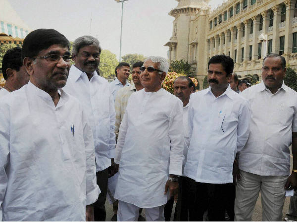 കട്ട് ചെയ്യാന്‍ ഇത് ക്ലാസല്ലല്ലോ