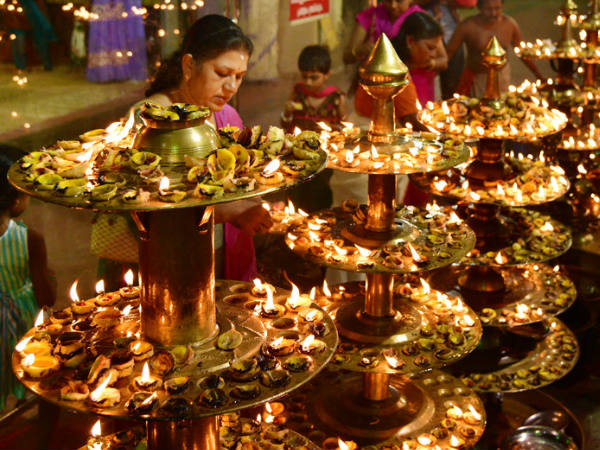 തിരി തെളിഞ്ഞു