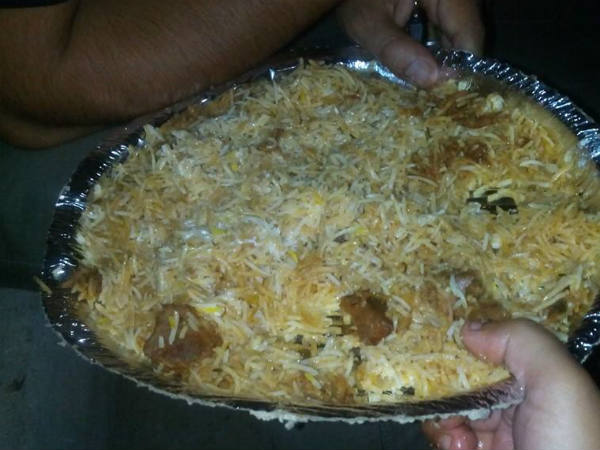 ബിരിയാണി വിതരണം