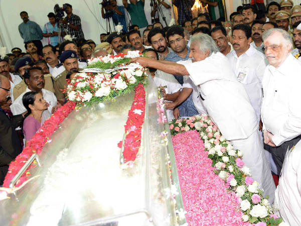 മുഖ്യമന്ത്രി വിടപറയുന്നു മുഖ്യമന്ത്രി വിടപറയുന്നു