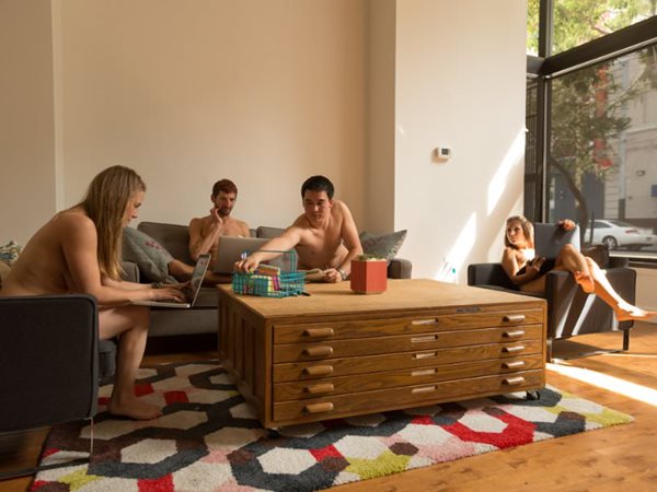 ആദ്യമണിക്കൂറുകള്‍